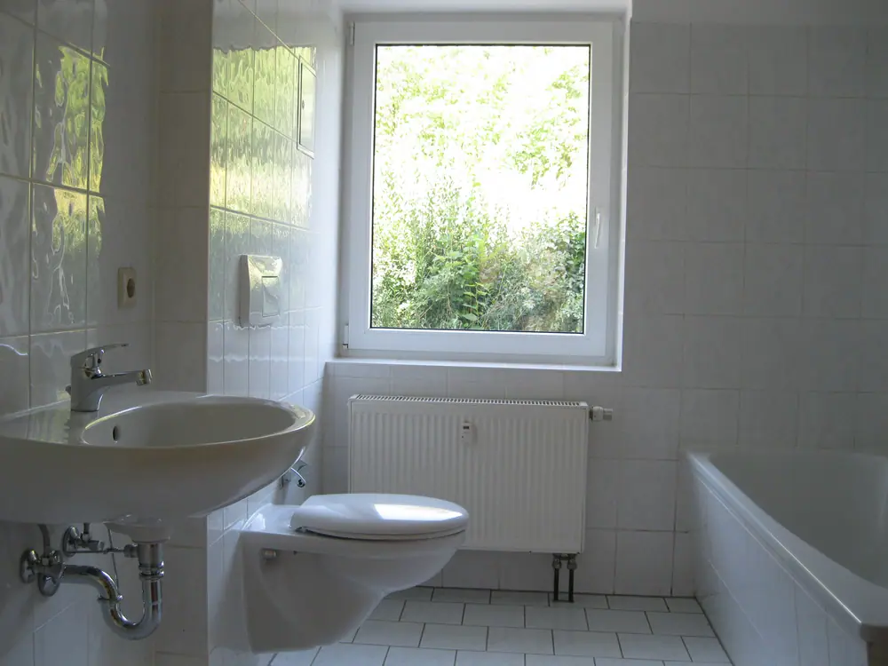 Gefliestes Wannenbad